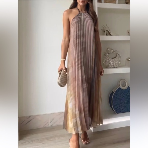 Tie dye halter pleated multicolored midi dress with beaded neck strap - Picture 2 of 11